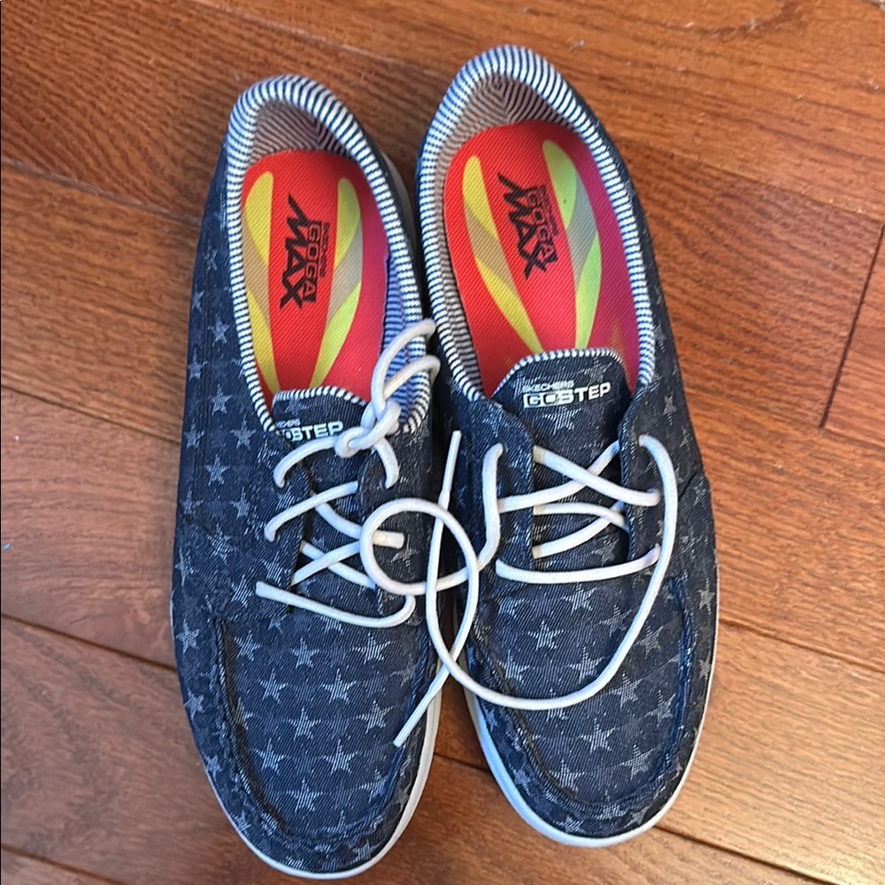 GO STEP Star Patterned Sneakers